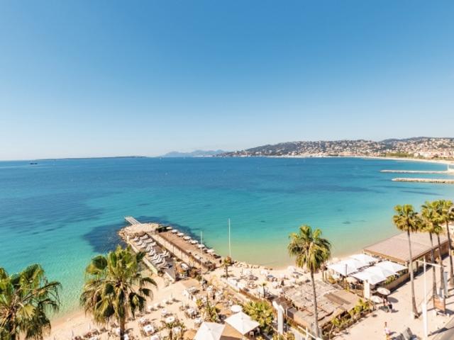 DERNIER ÉTAGE VUE MER