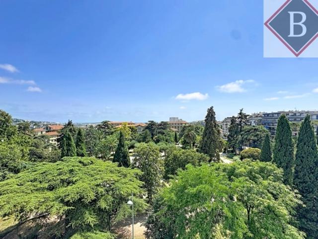 DERNIER ETAGE VUE PARC ET MER 3 pièces traversant 74 m²