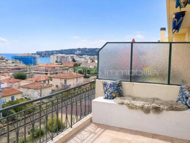 DERNIER ETAGE 2 PIECES VUE MER TERRASSE