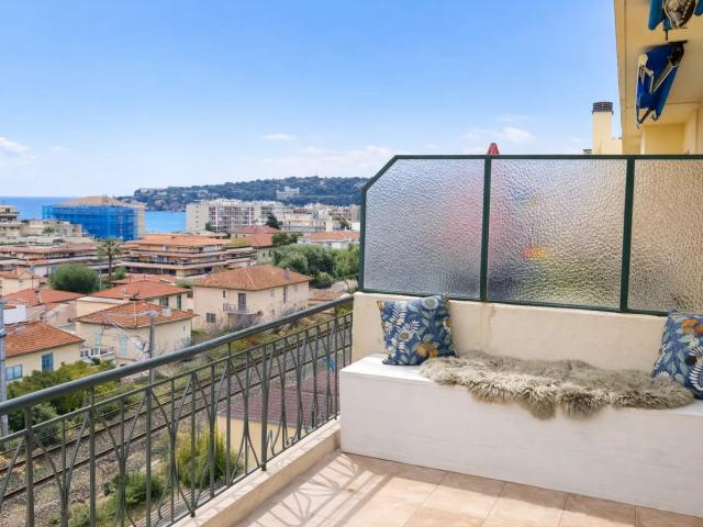 DERNIER ETAGE 2 PIECES VUE MER TERRASSE