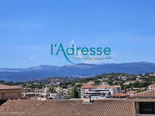 DERNIER ETAGE 2 pièces 28m2 avec Parking!