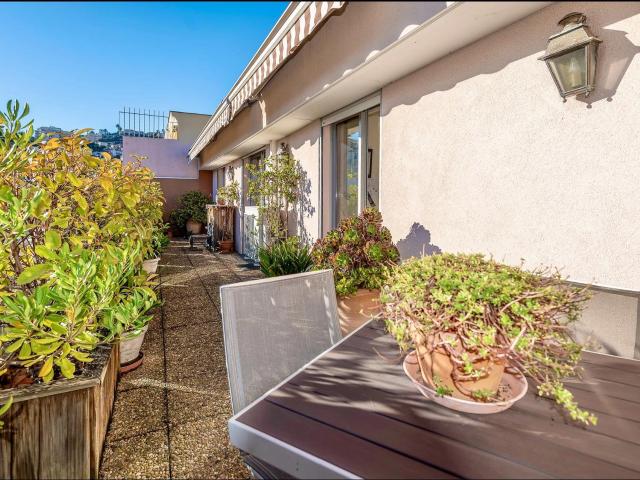 Dernier étage, 6 pièces de 155 m2 sur terrasse de 30 m2 expo. 155m² Nice