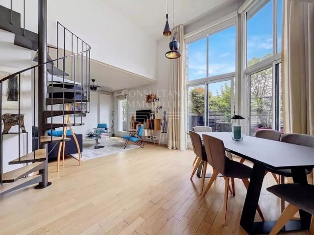 DERNIER ÉTAGE: 80 M² DEUX CHAMBRES/63 M² DE TERRASSES