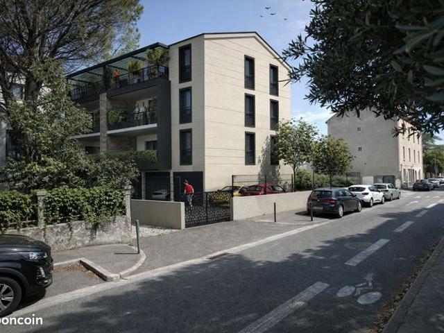 Dernier T5 neuf 143 m² – Ascenseur privatif – Dernier étage – Garages