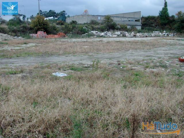 Destinado a construção de pavilhões industriais, localizado na zona industrial, sitio calmo e bons acessos. | 26083709224