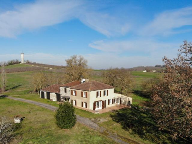 Des Panoramas À Vous Couper Le Souffle 220m² Condom