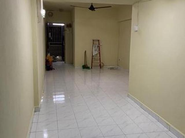 Desa intan 7A unfurnished 650 sqft Free parking