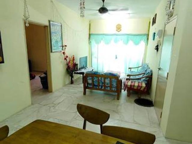 Desa Kempas Apartment 3 Bed 2 Bath level 1