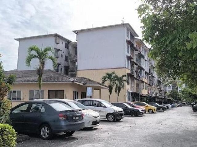 Desa Putra Apartment 3 Bedroom 2 Bathroom Near Batu Caves
