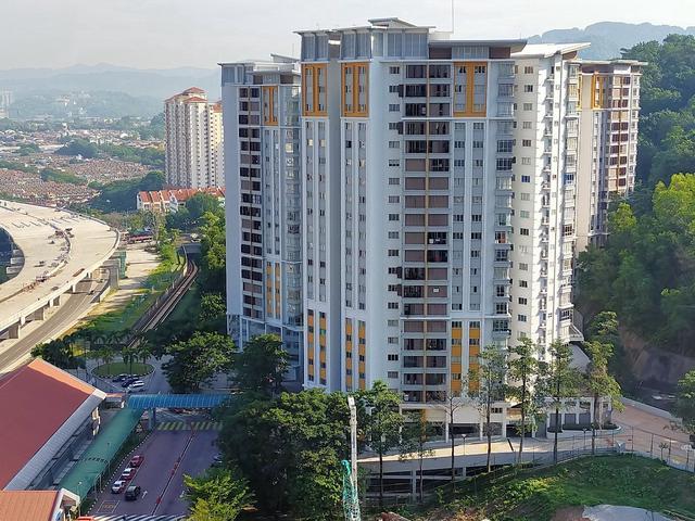 Desa Putra Condo next to Sri Rampai LRT station