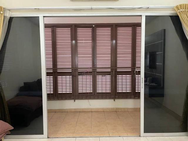 Desa Putra Corner Unit Facing Pool 1340 Sqft Next to LRT