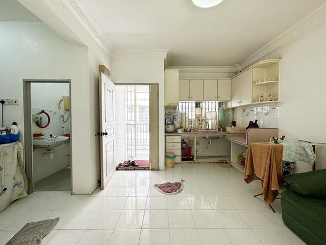 Desa Rahmat graceland Villa Rare 2 Carpark Corner Brighter Unit
