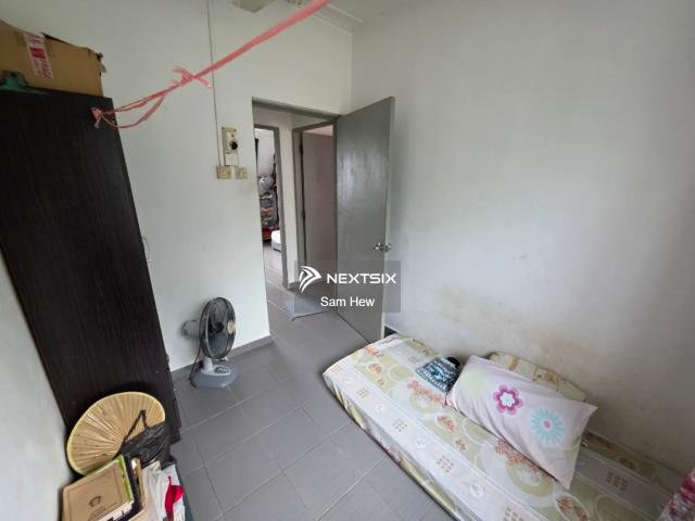 Desa Sejijak single storey corner for sales Selling price: RM 450,000 03 bedrooms 02bathrooms partial furnished 6.1 Point