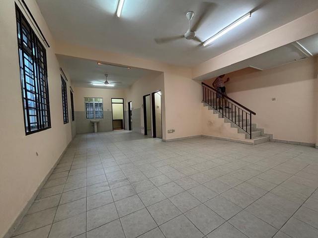 Desa Tebrau Double Storey Terrace End lot For Rent