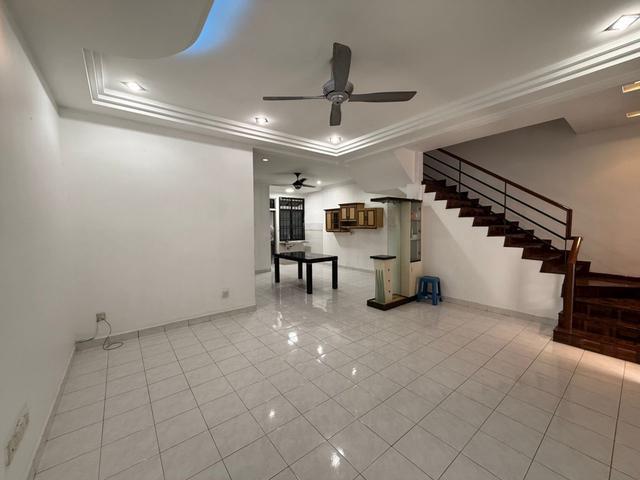 Desa Tebrau Double Storey Terrace Renovated Gated Guard Beside Toppen