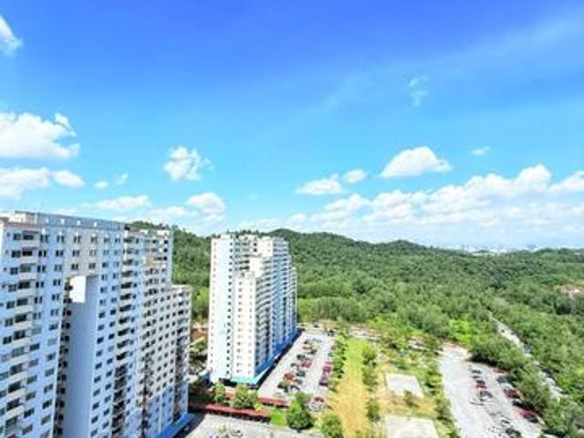 Desaminium Rimba Penthouse Seri Kembangan Selangor with 5 Bedrooms