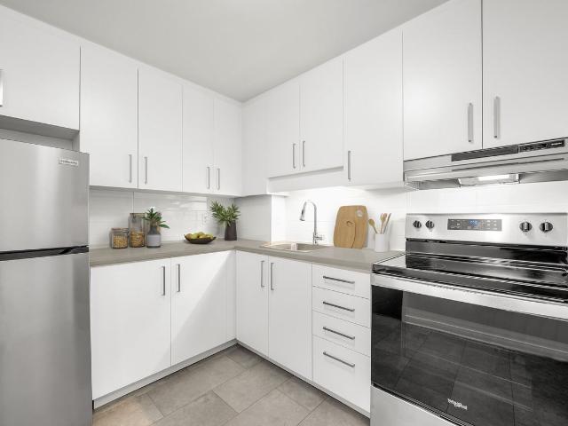 Deschenes Court 2 Bedroom Apartment for Rent at 220 Woodridge Cres, Ottawa, ON K2B 8G1 Bayshore