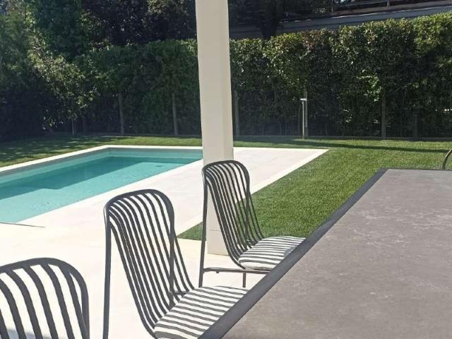 Servizi Villa con piscina di nuova costruzione in affitto e in vendita Richiedi informazioni su questo immobile Descrizione Galleria Fotografica