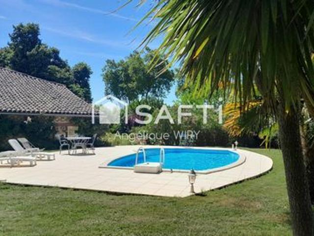 Description de cette maison de 278 m² avec piscine et terrain de plus de 7000 m²