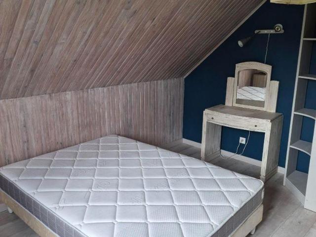 Dans un environnement calme et verdoyant, découvrez cette belle maison individuelle semi plain.
