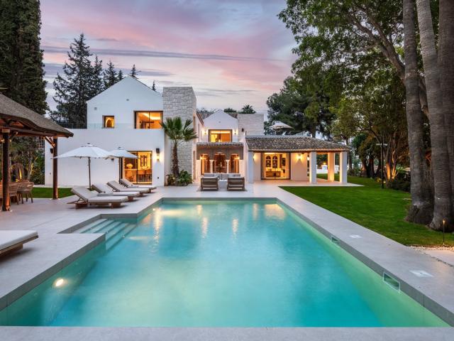 Descubra una exquisita nueva villa recientemente renovada en. 1257m² Marbella