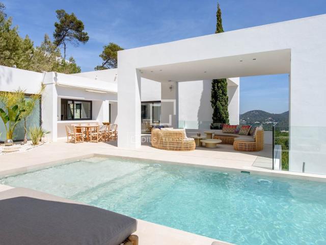 Descubra una impresionante villa donde el diseño moderno se. 493m² Santa Eulalia del Río