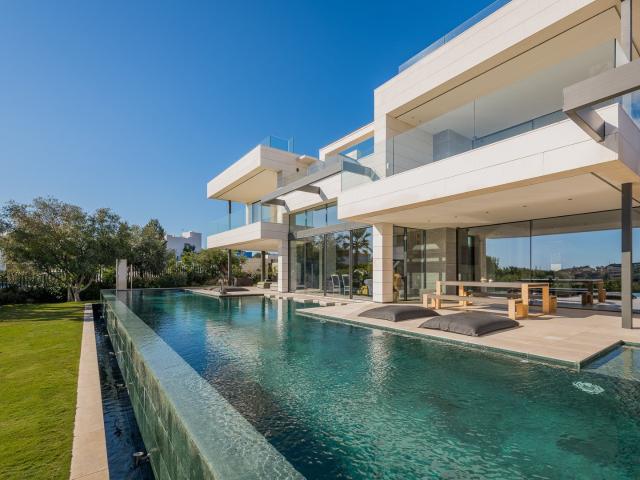 Descubra una oportunidad única de poseer una obra maestra ar. 1053m² Marbella