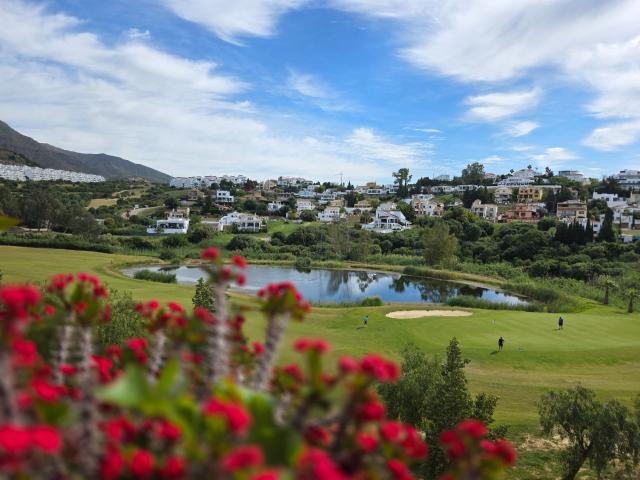 Descubra una oportunidad única en la Costa del Sol con este. 177m² Estepona