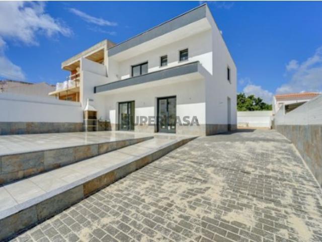 Descubra a Sua Nova Casa: Moradia T3 em Algoz