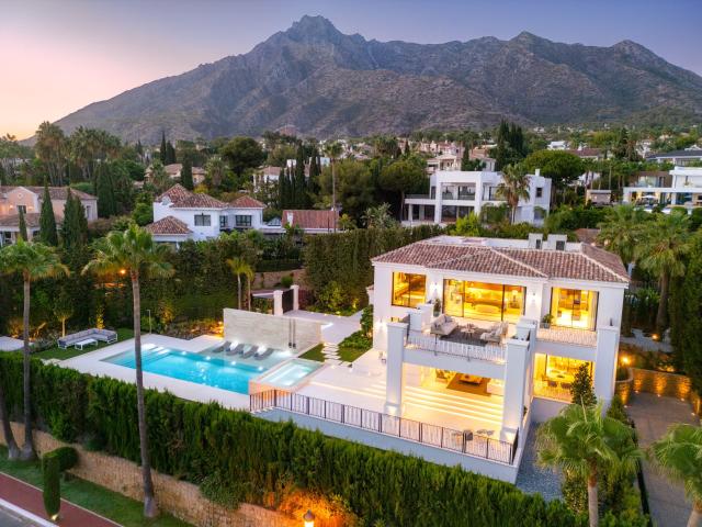 Descubra el epítome de la elegancia en esta majestuosa villa. 600m² Marbella