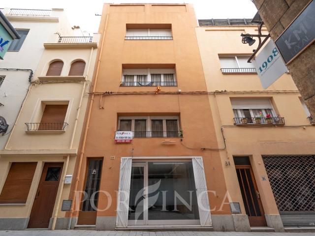 Descubra el potencial de este edificio de 4 plantas, idealme. 324m² Palamós