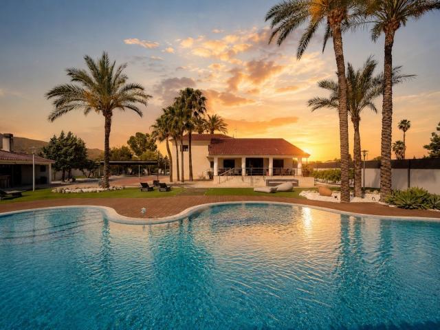Descubra en Murcia una elegante casa de 317 m² construidos. m² Los Garres