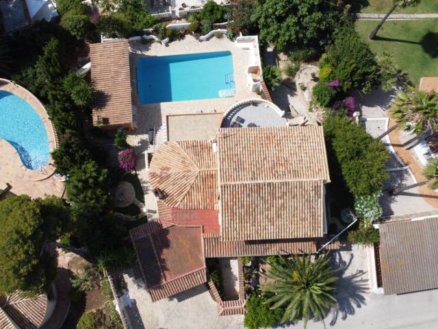 Descubra esta magnífica villa orientada al sur, completament. 380m² Jávea Xabia