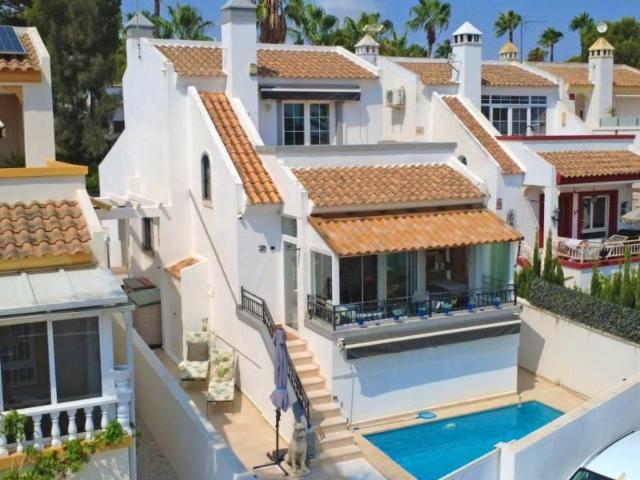 Descubra esta magnifica villa reformada en Villamartin, dond. 96m² Orihuela Costa