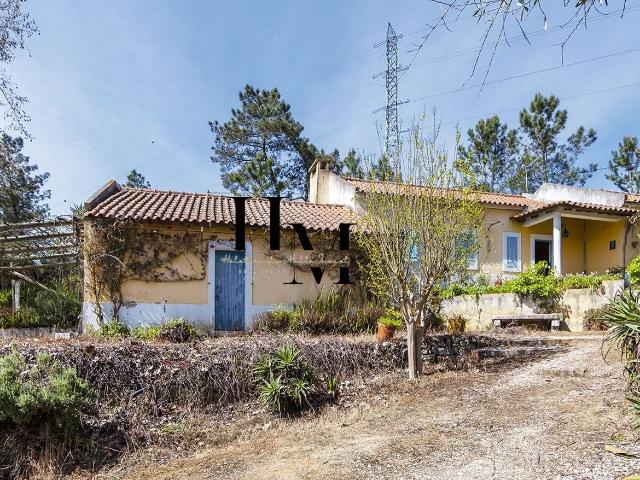 Descubra esta magnífica herdade situada na zona de Azambuja. 483m² Azambuja