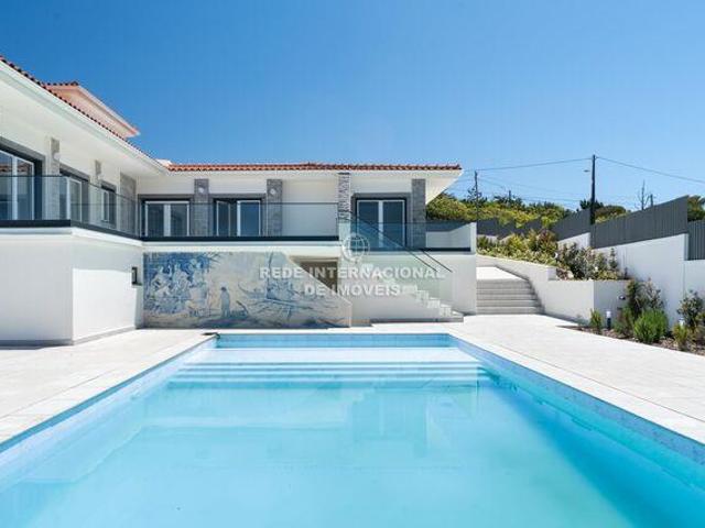 Descubra esta magnífica moradia situada em Azoia, Colares, i. 408m² Achete, Azóia de Baixo e Póvoa de Santarém