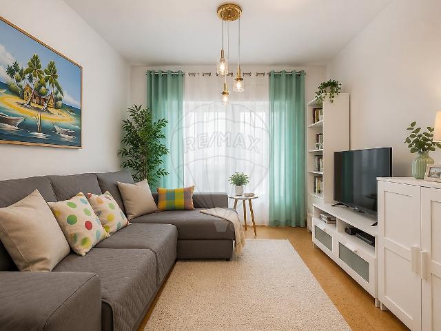 Descubra esta OPORTUNIDADE, apartamento T2 localizado no coração de Agualva Cacém, uma das zonas mais práticas e procuradas da linha de Sintra