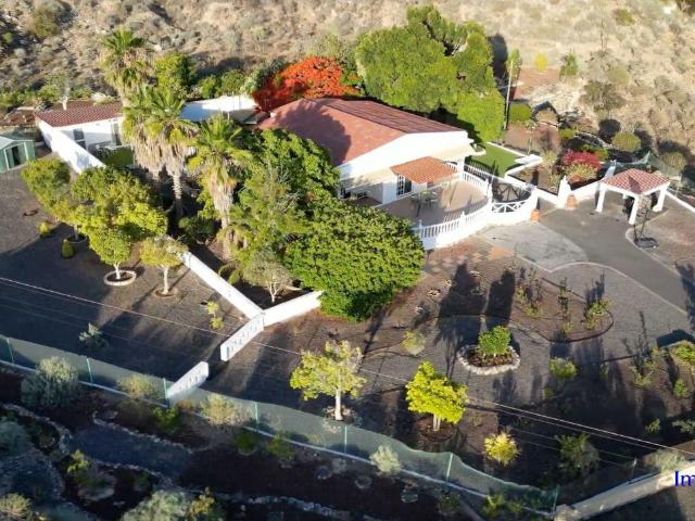 Descubra esta excepcional casa rural de estilo finca de 5000. 214m² Guía de Isora