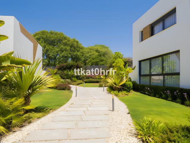 Descubra esta exclusiva y moderna casa adosada de obra nueva. 177m² Marbella