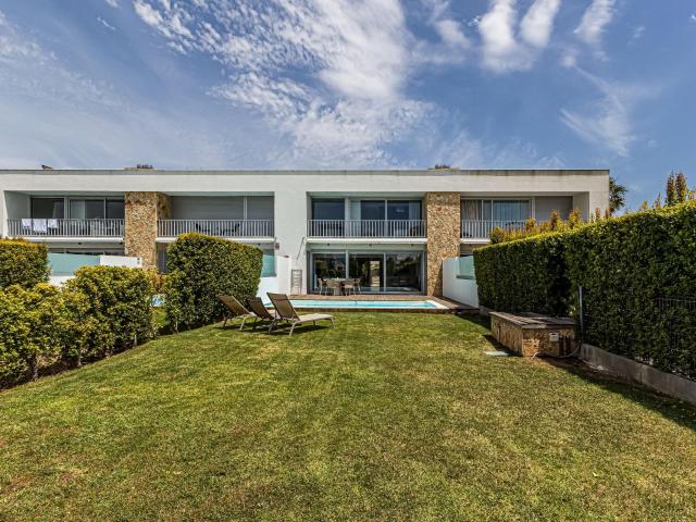 Descubra esta elegante moradia com Al, situada no exclusivo. 327m² Albufeira e Olhos de Água