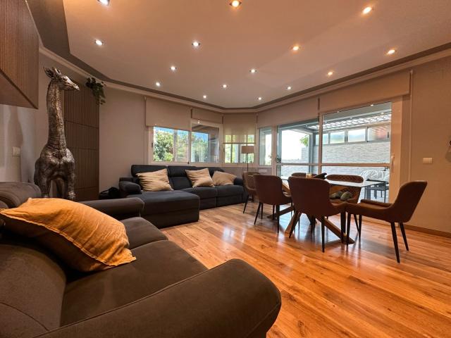 Descubra esta encantadora casa adosada en esquina, perfectam. 119m² Benalmadena Costa