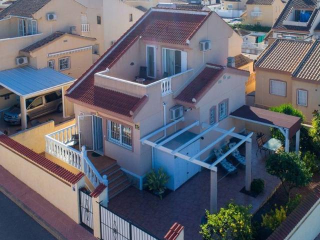Descubra esta fantástica casa semi separada en Ciudad Quesa. 81m² Benijófar