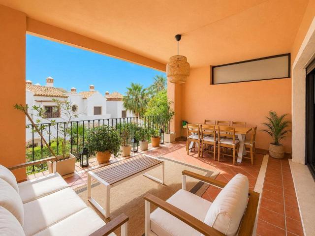 Descubra esta fantástica vivienda adosada situada en una cui. 140m² Estepona