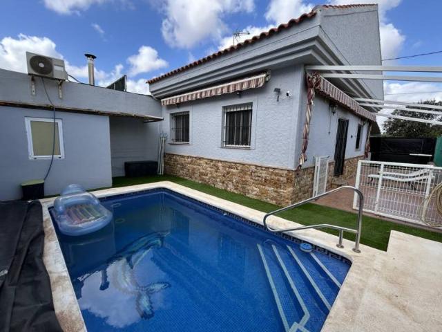 Descubra esta villa unifamiliar con una piscina privada situ. 54m² Los Urrutias