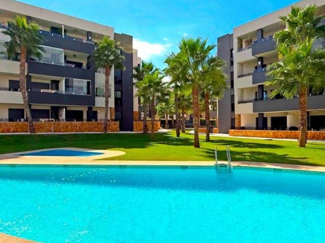 Descubra este moderno apartamento ático situado en el presti. 85m² Orihuela Costa