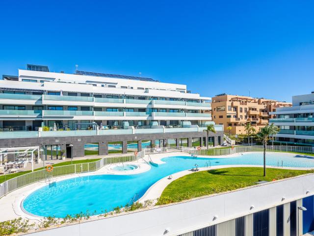 Descubra este excepcional ático esquinero de tres dormitorio. 129m² Mijas Costa