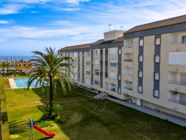 Descubra este elegante apartamento en Punta Prima, ubicado e. 92m² Torrevieja