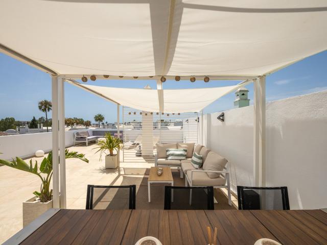 Descubra este luminoso y acogedor apartamento en la última p. 85m² Estepona