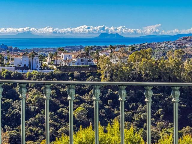 Descubra la experiencia de vivir en un ático en una de las u. 164m² Benahavís