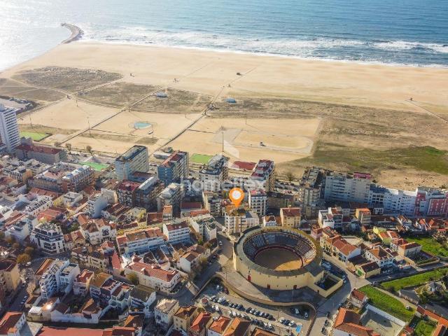 Descubra o encanto deste apartamento T2 situado no coração d. 79m² Bom sucesso